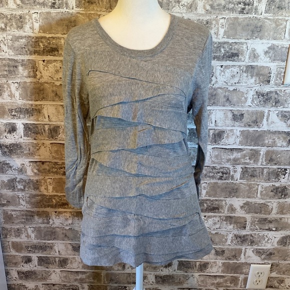 Vince Camuto long lightweight sweater. Size M. Gray with layered design. - Picture 2 of 11